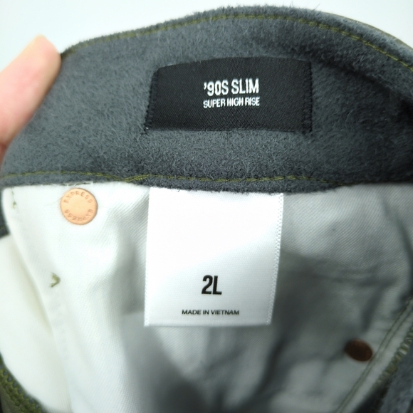 Express '90s Slim Super High Rise Faux Leather Pants Olive Green 2 Long Soft - Picture 7 of 8